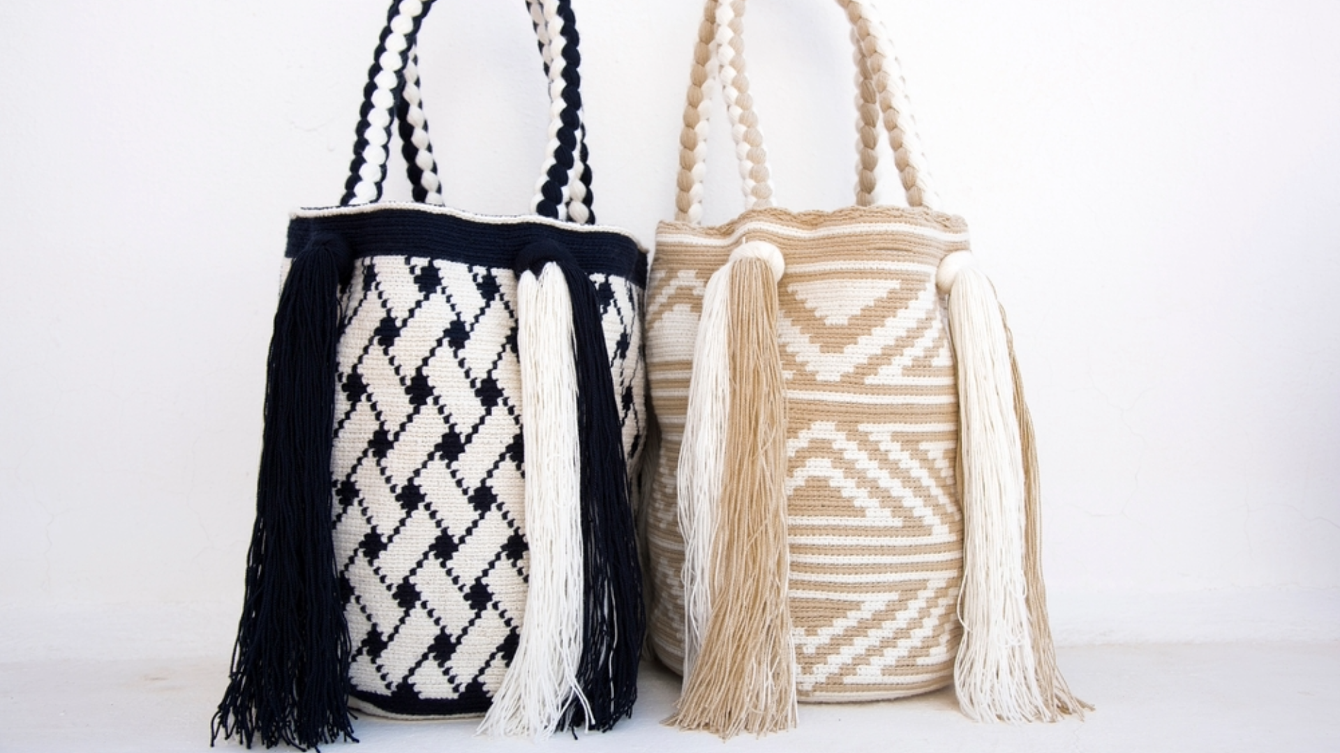 Lienzo Alma Guajira-5 (2) Mochilas Wayuu originales para mujer. Comprar chinchorros Wayuu hechos a mano. Artesanías Wayuu con envío internacional.